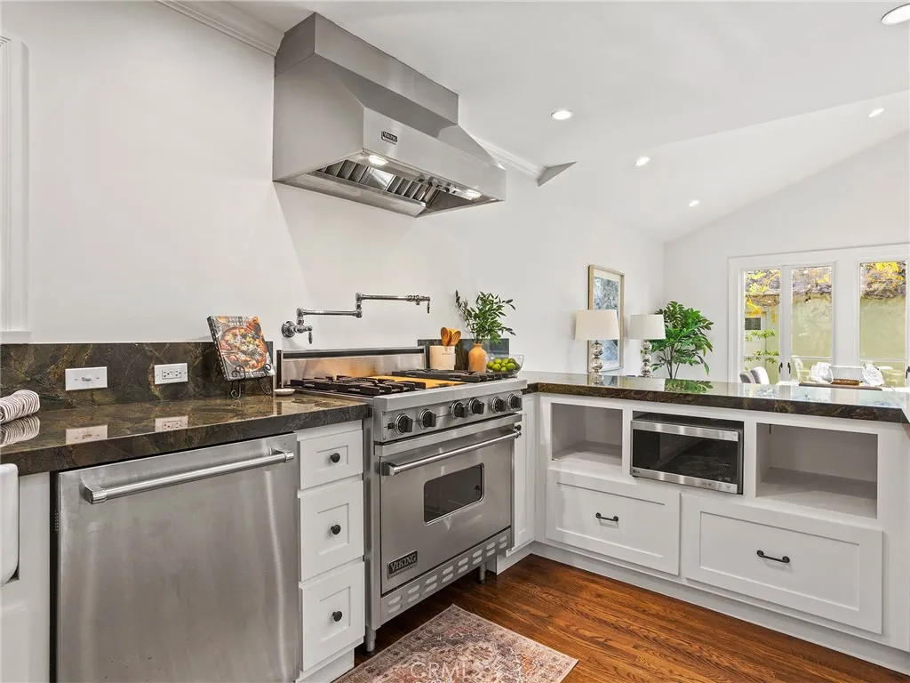 10404 Margate Street, North Hollywood, California 91601 home-pic-8